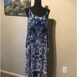 Express maxi dress. Size Medium. Has a lining inside to thigh inner thigh